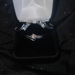 Beautiful Black and white diamond ring and matching earrings 