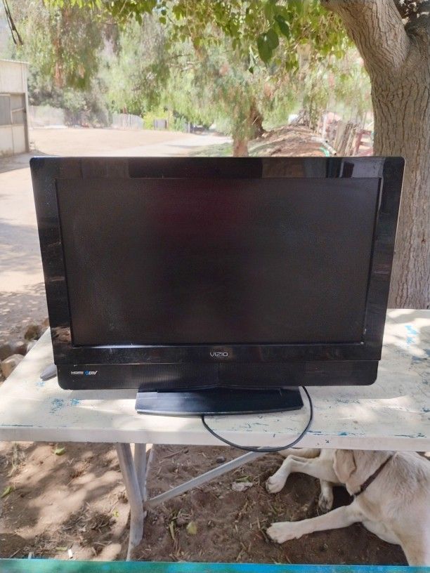 32 Inch VIZIO TV