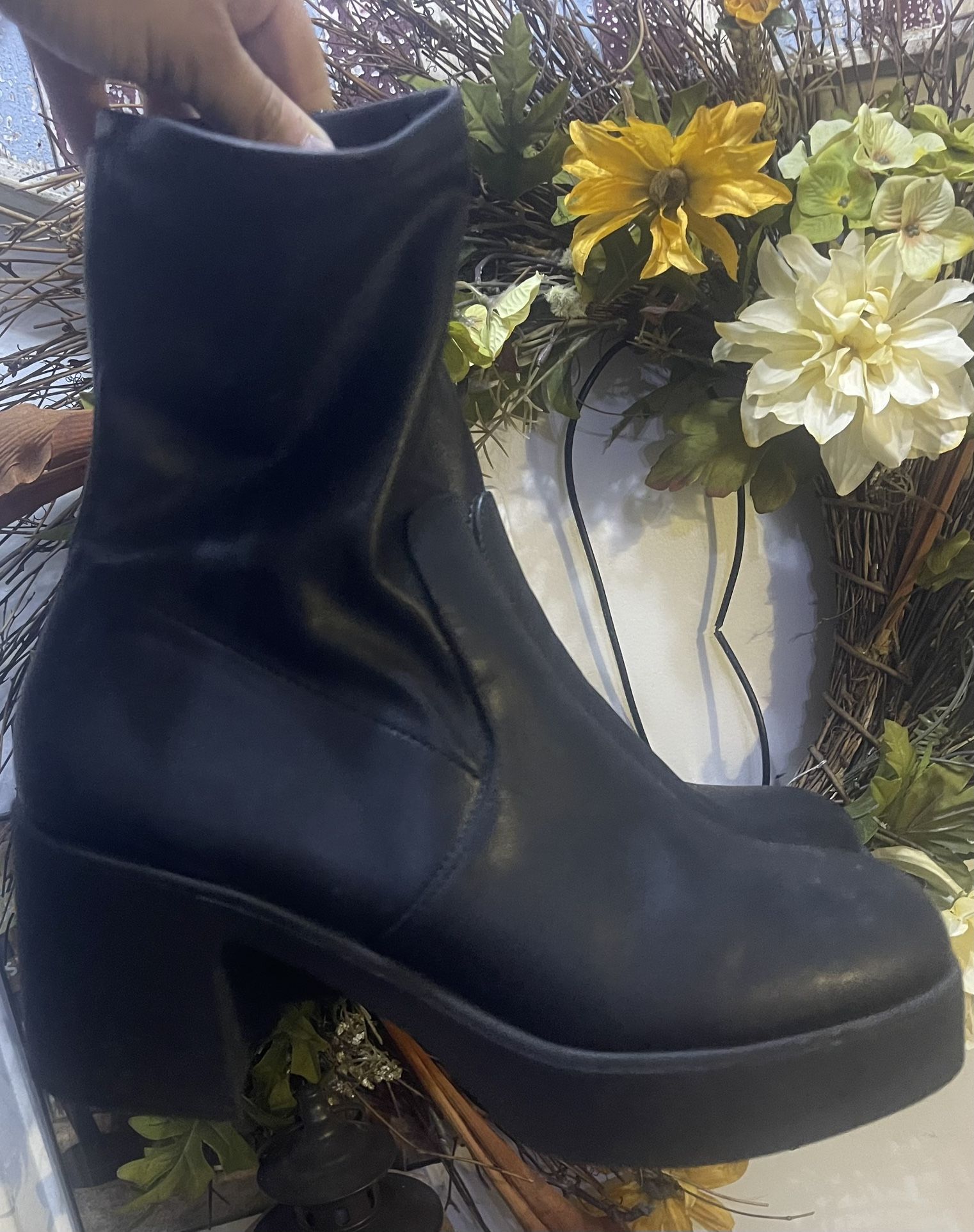Steve Madden Boots Size 8 Used But Good Condition