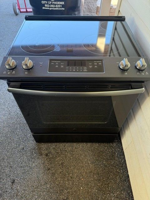 GE BLACK MATTE ELECTRIC STOVE