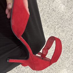 Red heels 9 1/2