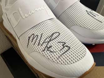 “Metta World Peace” Autographed Champion Size 9  “Rally Pro”