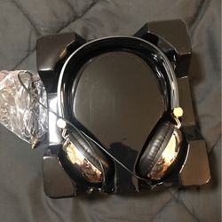 Headphones 