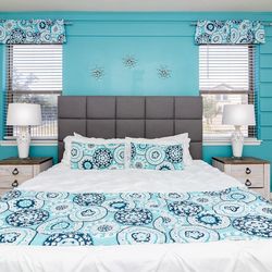 Queen bed set + nightstands + lamps+ TV