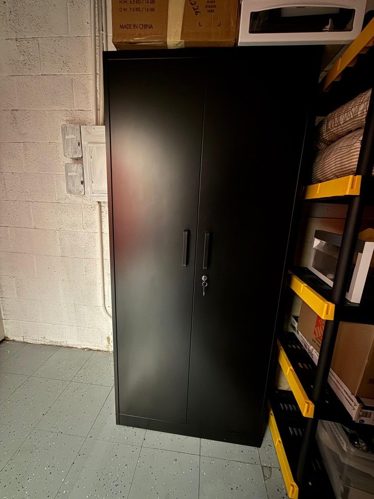 Military Metal Storage Cabinet/wall Locker