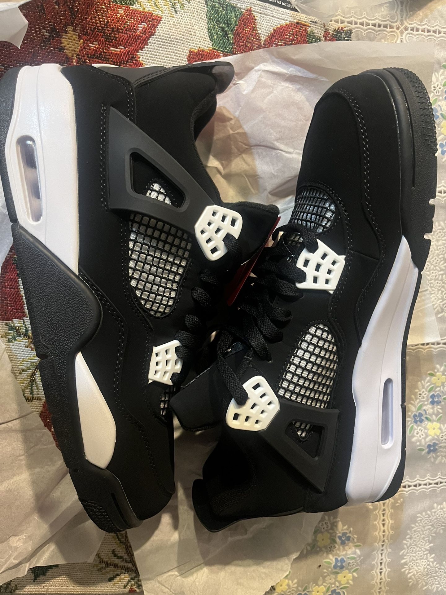 Jordan 4 white Thunder 