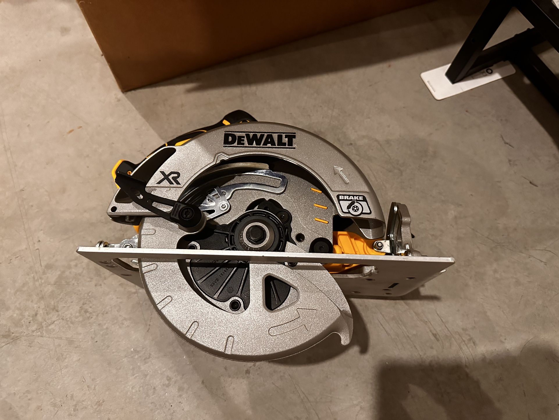 20V MAX XR Cordless Brushless 7-1/4 in. Circular Saw (Tool Only)