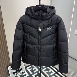 Brand New Nike Black Puffer Jacket with Hood – Men’s Size