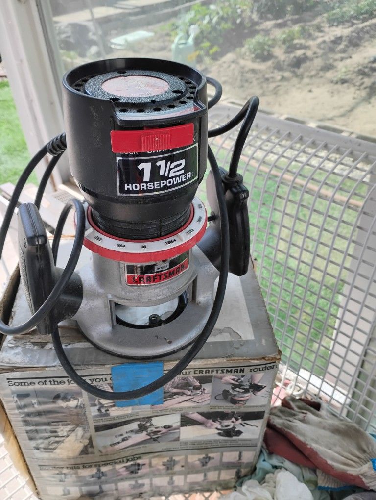 Router 1 1/2 HP  Sears Craftsman  Sat