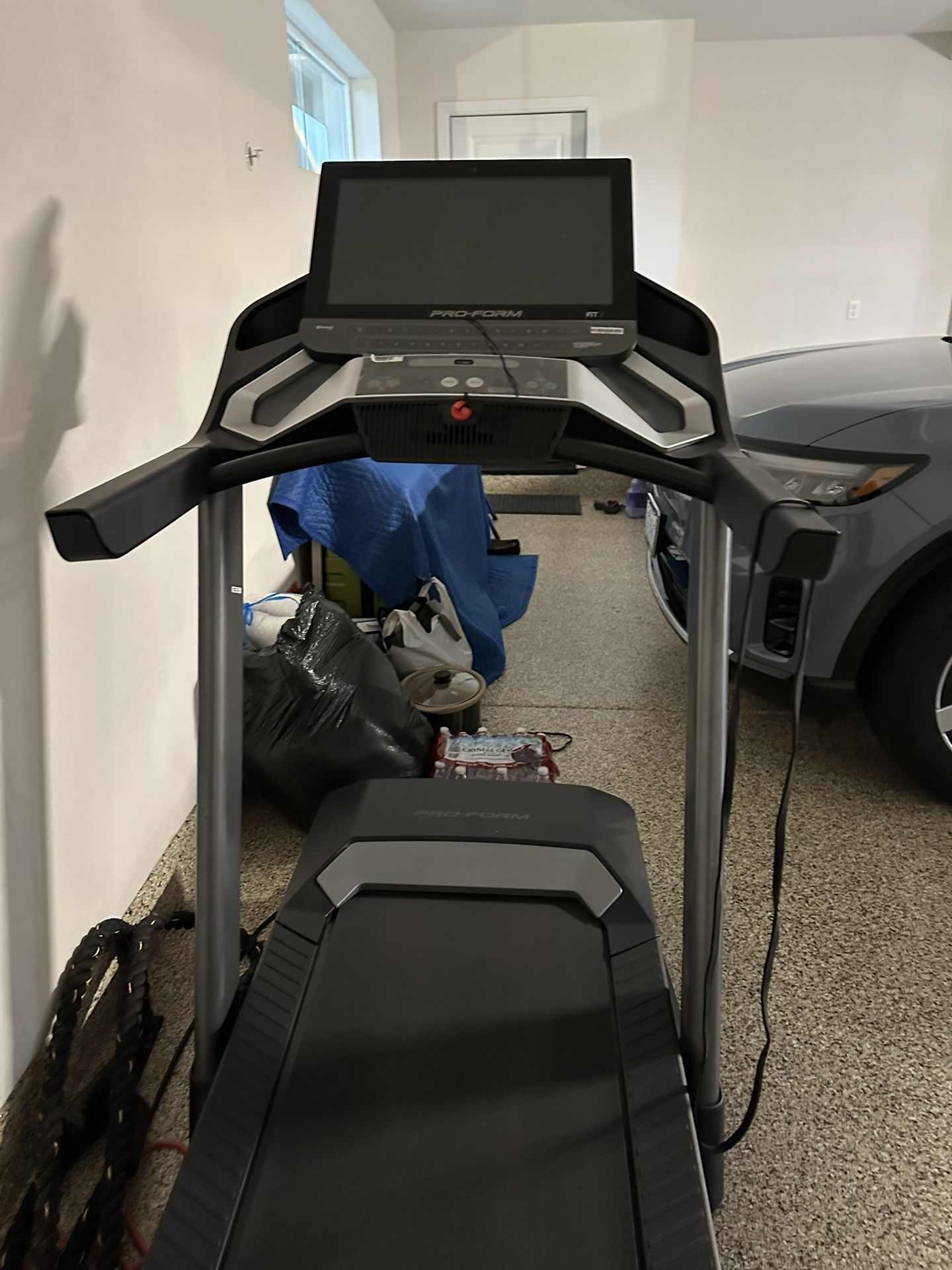 Proform 9000 Interactive Treadmill! Loaded Features