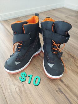 Boys Size 4 Winter Snow Boots