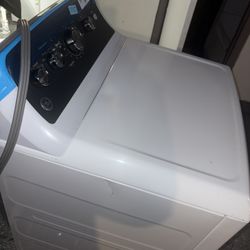 Like New Electric Dryer – Works Perfect
