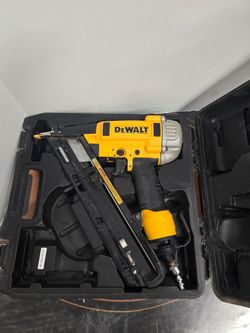 DeWalt Pneumatic Framing Nailer with Case