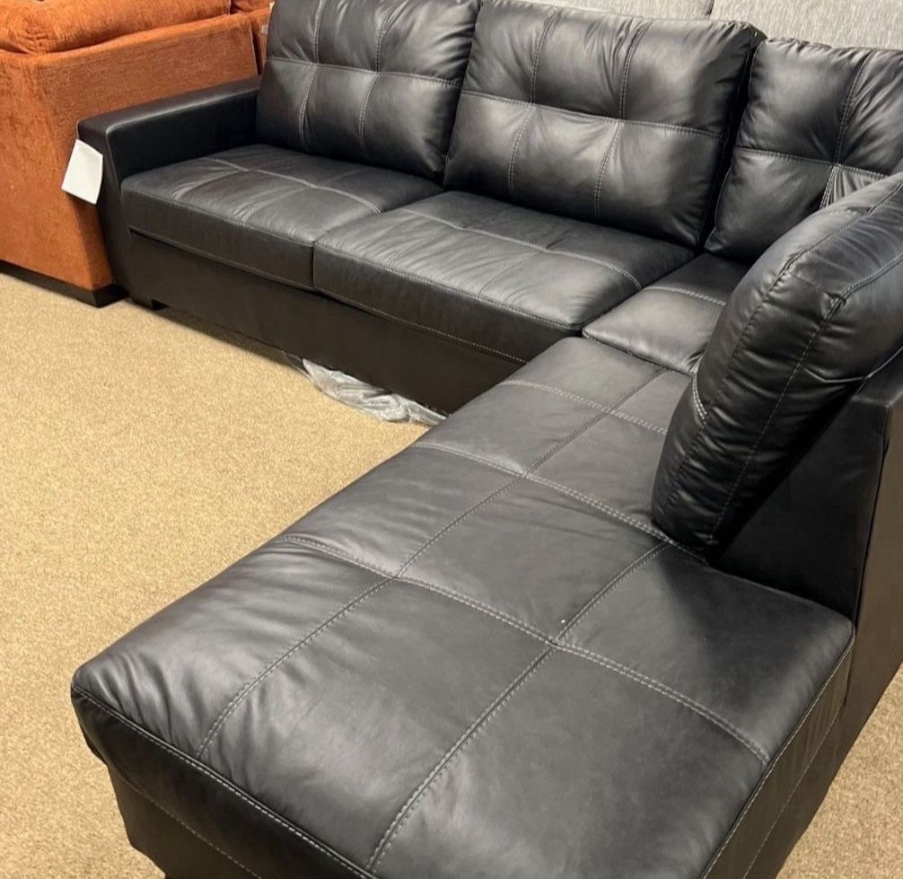 Stylish Nice Cozy Sectional!