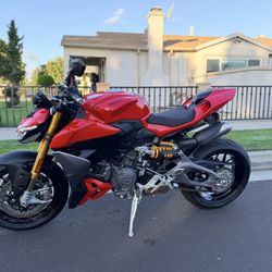 Ducati Streetfighter V2s 