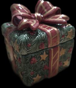 Fritz and Floyd essential christmas tree gift box