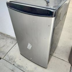 Summerset Mini Fridge 