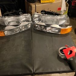 99-02 silverado   00-06 suburban and tahoe headlights 