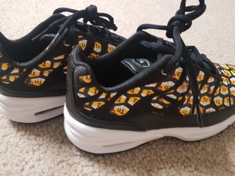 (NEW)Boys Nike air shoes 
Size 3Y