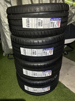 245/35ZR19 Tires