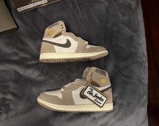 JORDAN WMNS AJ 1 RETRO - KHAKI/ MULTI-COLOR