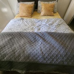 Queen Size Bedroom Set For Sale 