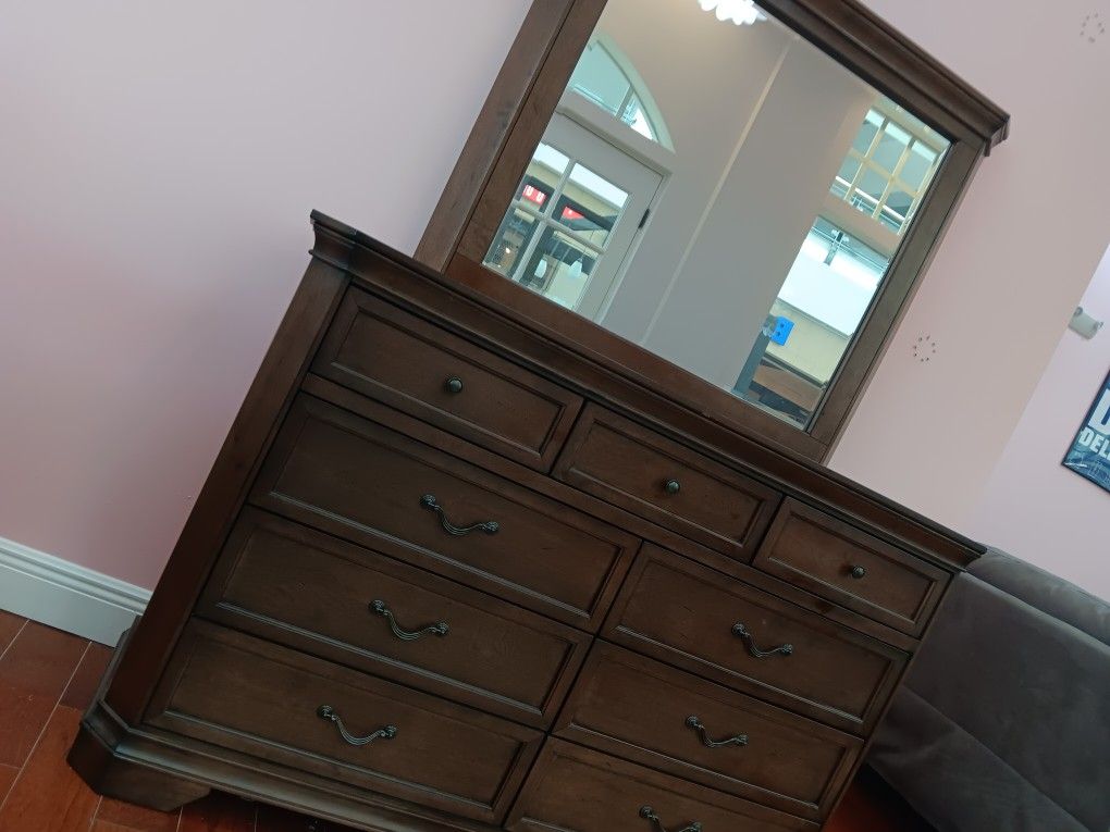 *Fall Sale Event!!!*---Charming Sherry Dresser/Mirror Sets---Limited Inventory!!!---Store Pickup/Delivery AvailableðŸ¤
