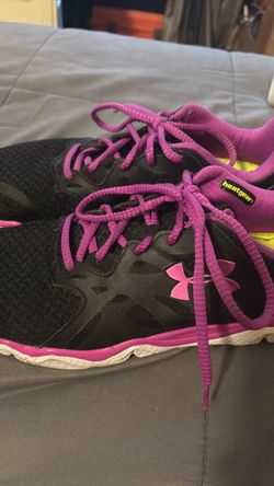 Women’s underarmor shoes size 10