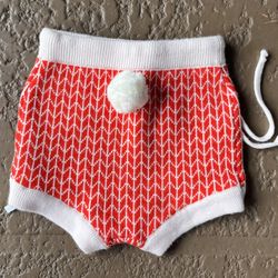 Brand new bunny tail knit baby shorts baby bloomers, size 9 months (EU 73)