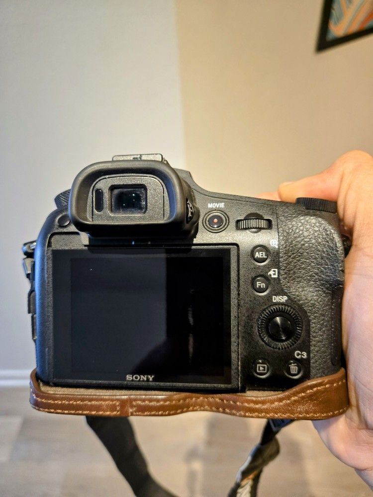 Sony Cyber-Shot DSC-RX10 IV Digital Camera, Black Excellent