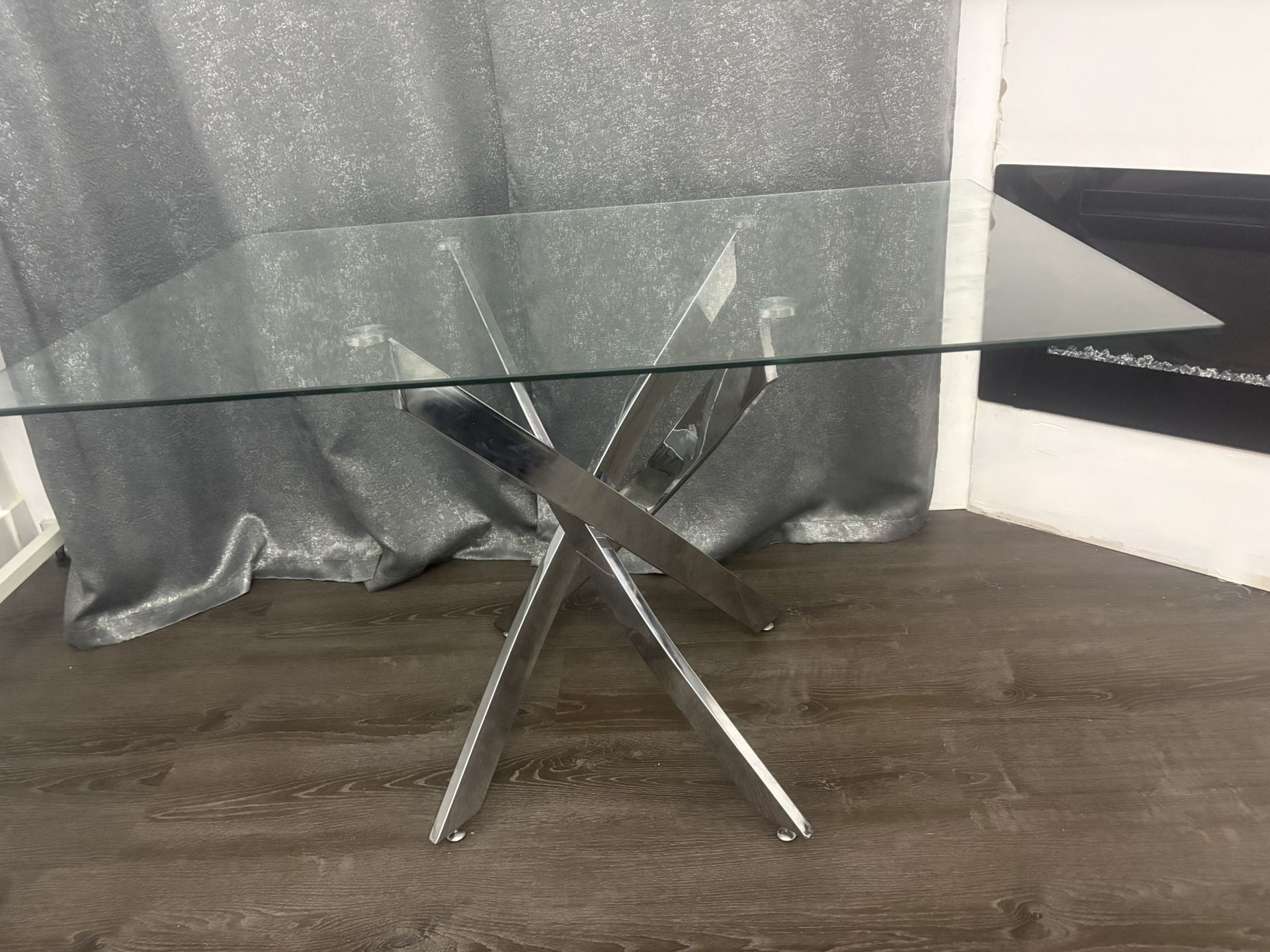 Galss Top Dining Table  Size 47.24 x 31.5 x 29.5 in (L x W x H)