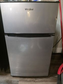 Whirlpool MINI FRIDGE