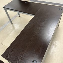 L And S desk still new -read Description 