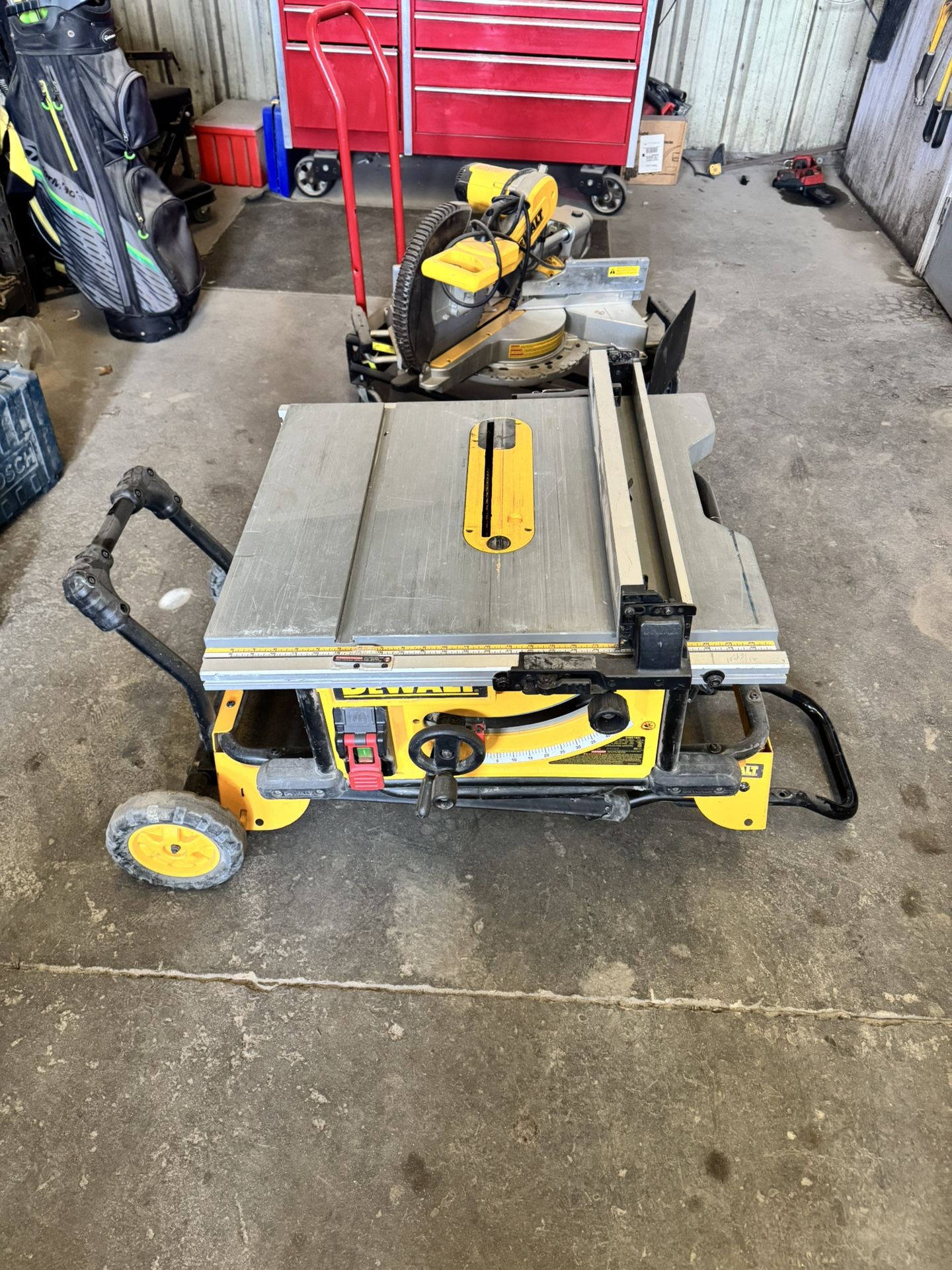 DEWALT 10-in 15 -Amp Portable Jobsite Table Saw with Foldable Rolling Stand