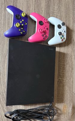 Xbox One X and controllers