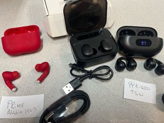 Lot of 3 Bluetooth earbuds
