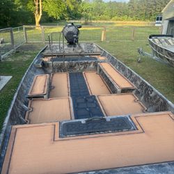 2007 Custom Lowe Tunnel Hull