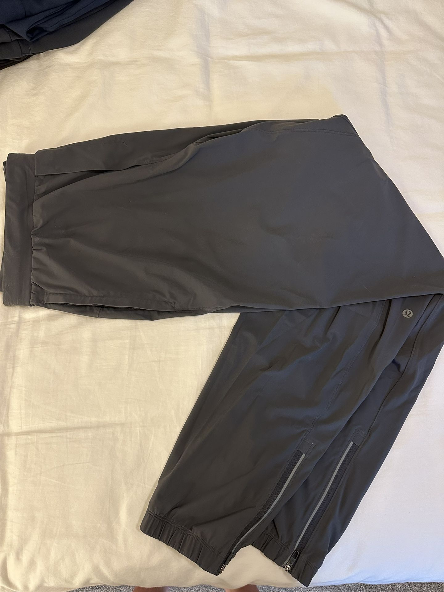 Lulu lemon men’s Large Tall Joggers