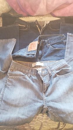 Jeans. 2 Levis Skinny. 1 Vans Skinny