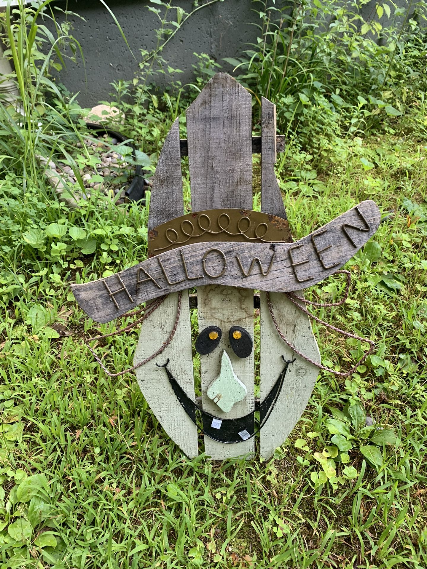 Wood Fence type Scare Crow Face Yard Sign 26” H 20” W