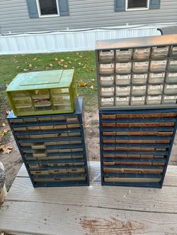 Cajas para colocar tornillos clabos diferentes cosas