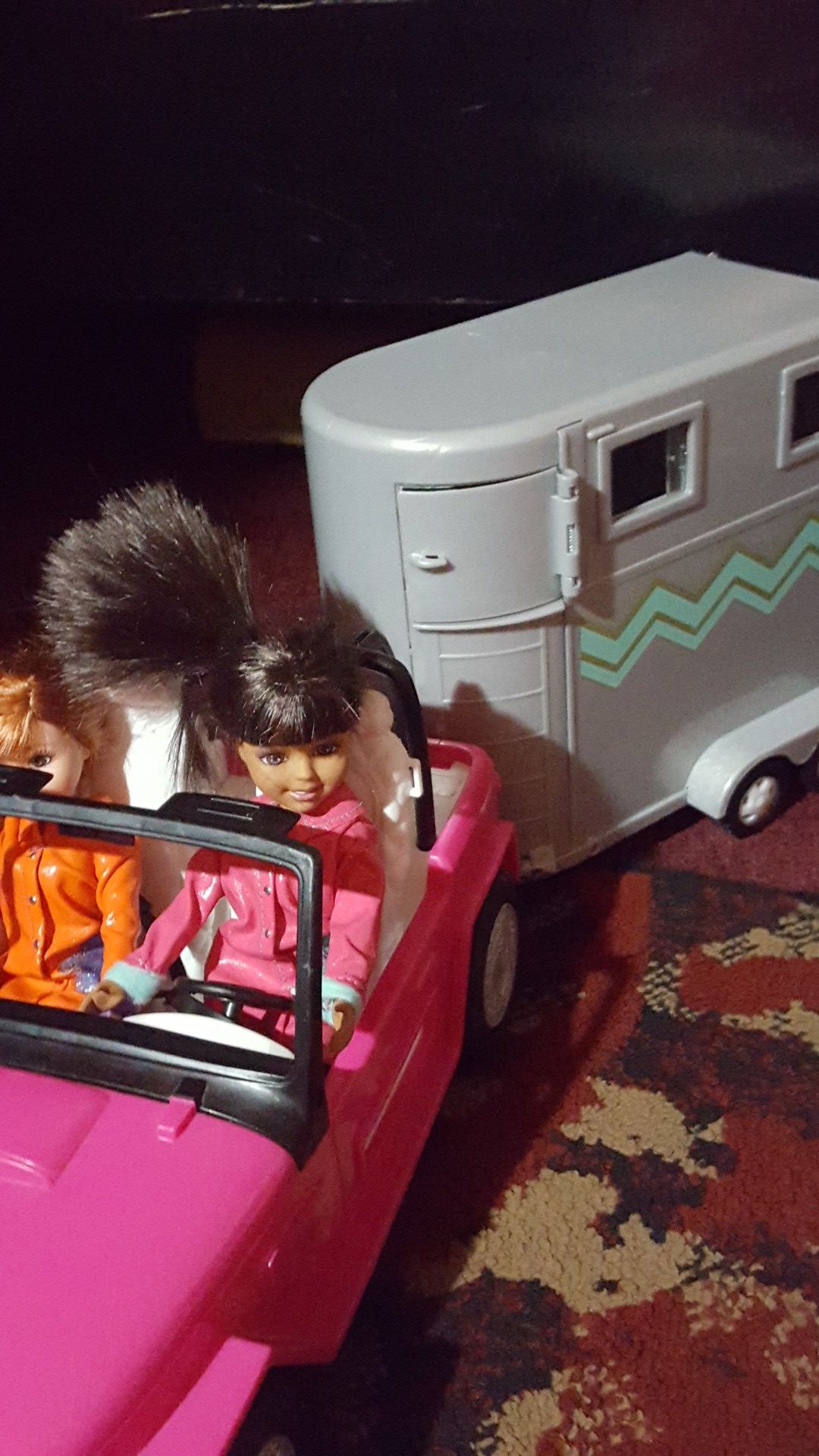 LORI HORSE TRAILER & 2 DOLLS & JEEP