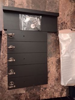 New key holder black
