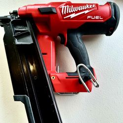 Milwaukee 21 Degree Nailer 