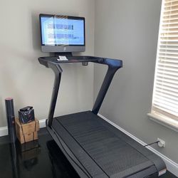 Peloton-Treadmill-Plus-TR01