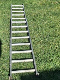 16 Ft ALUMINUM EXTENSION LADDER.