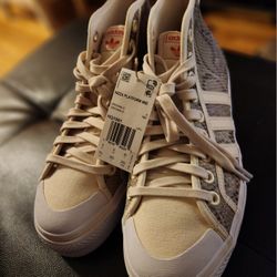 Adidas BRAND NEW! Snake Skin Cream and White Size 9.5 Womans 