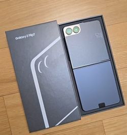 Samsung Galaxy Z Flip 7 Unlocked 