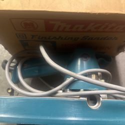 Makita 9045N Finishing Sander – Corded, Professional ¼-Sheet