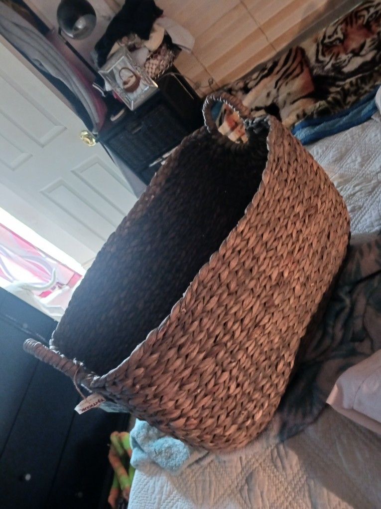 GORGEOUS NEW EX EX LARG TOMMY BAHAMA BASKET 18 FINAL PRICE